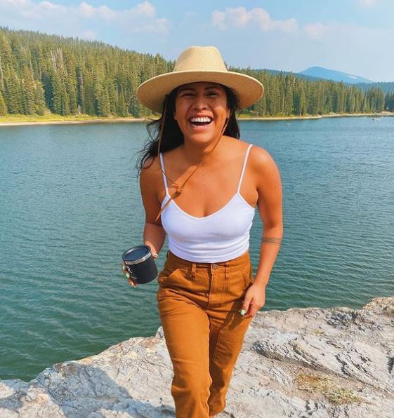 Latinx influencers Karen Ramos, outdoor enthusiast, sustainable adventure influencer