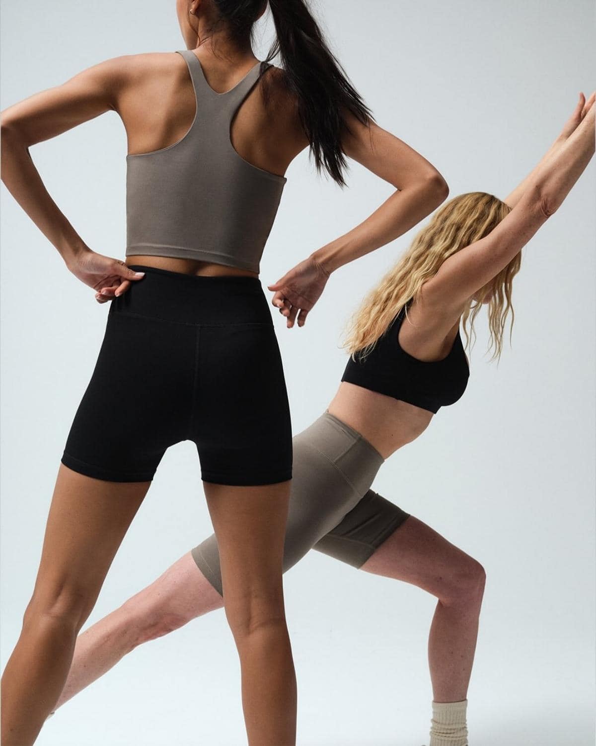 Best organic activewear brands made with organic cotton, hemp, and non-toxic materials for workouts and yoga.