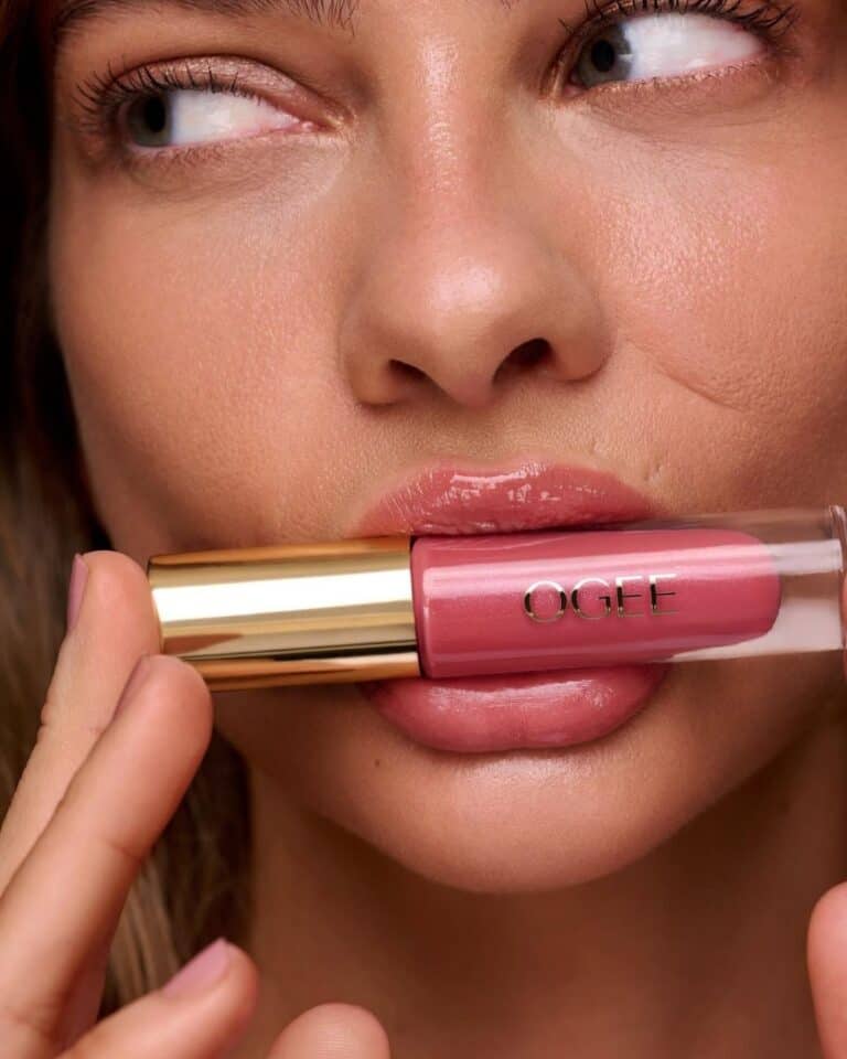 Best non-toxic makeup brands featuring clean beauty products made without PFAS, parabens, phthalates, or synthetic fragrances.