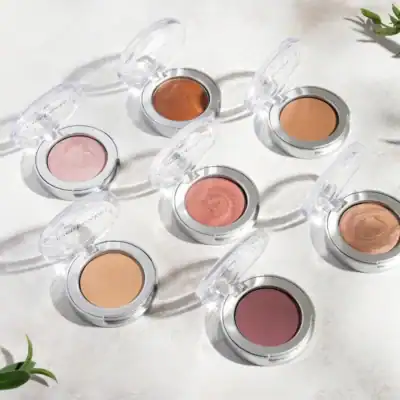 Lauren Brooke natural eye makeup made with organic ingredients and gentle formulas for sensitive eyes.
