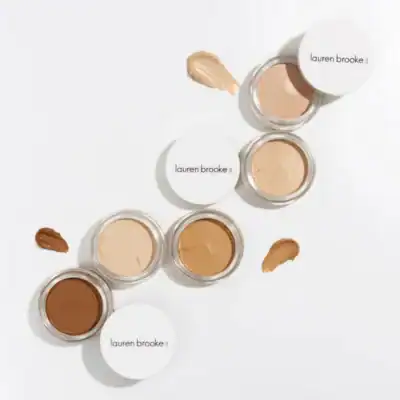 Lauren Brooke non-toxic face makeup made with botanical ingredients for natural-looking coverage.