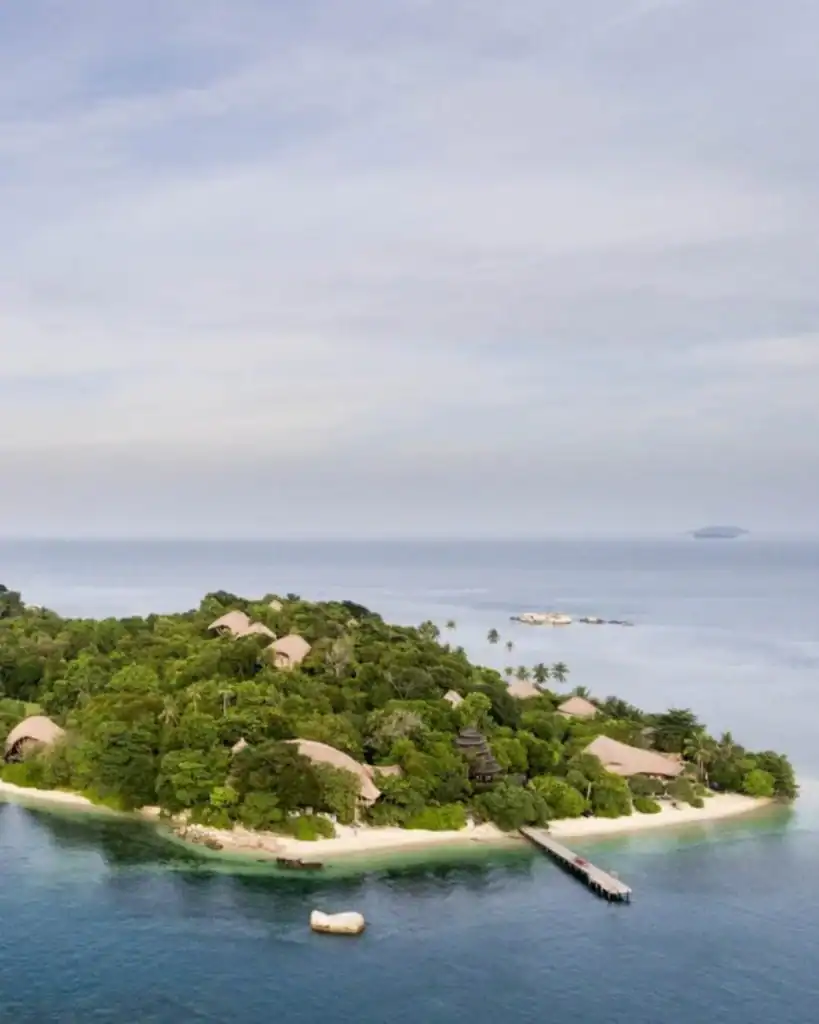 Solar-Powered Eco Resorts