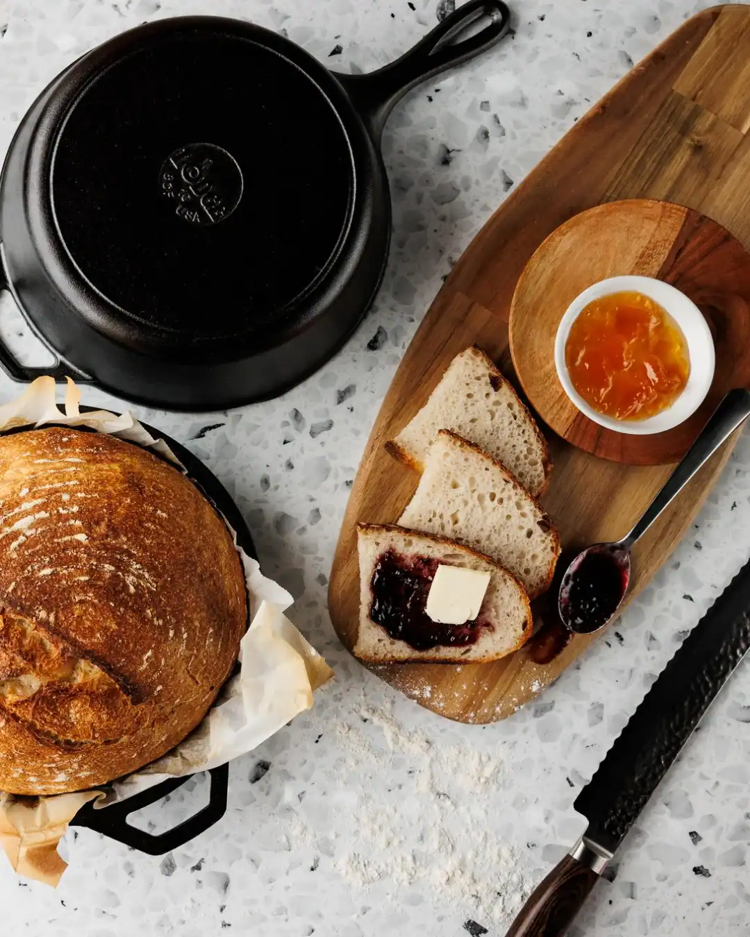 Lodge Cast Iron bakeware pre-seasoned with natural oil and free from PFAS and non-stick coatings.
