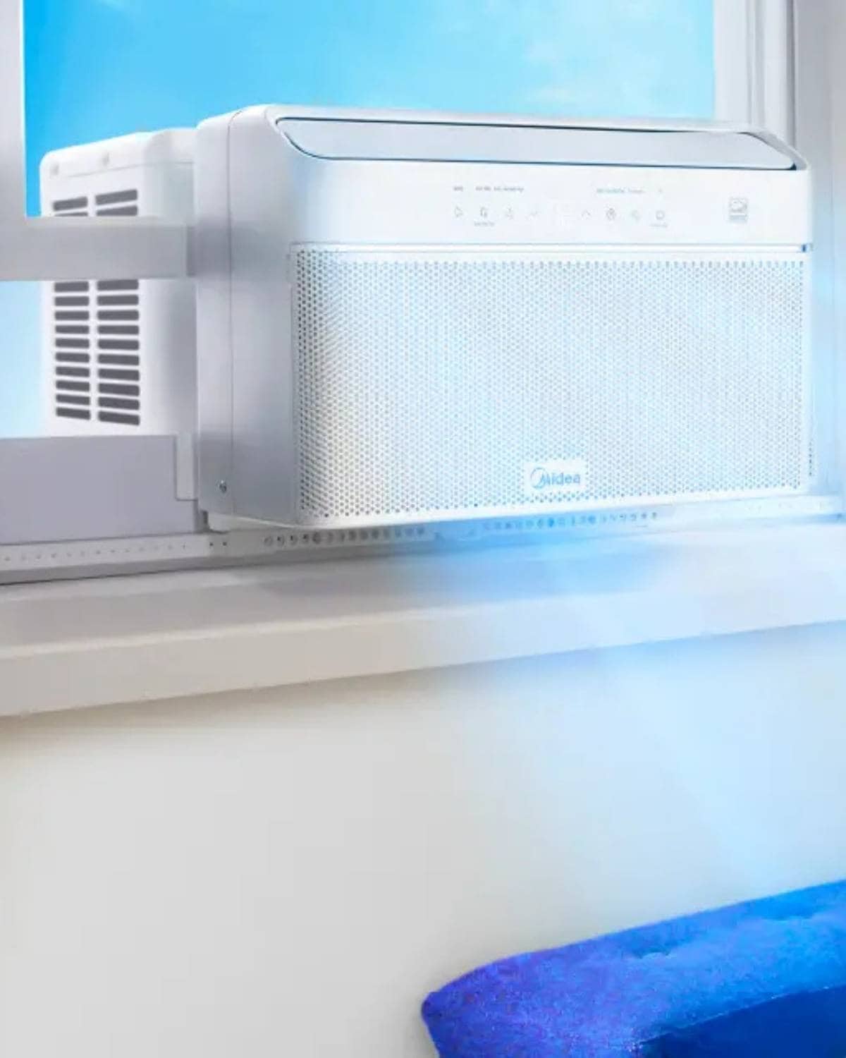 Midea U-Shaped inverter air conditioner with low GWP refrigerant for green cooling in 2025.