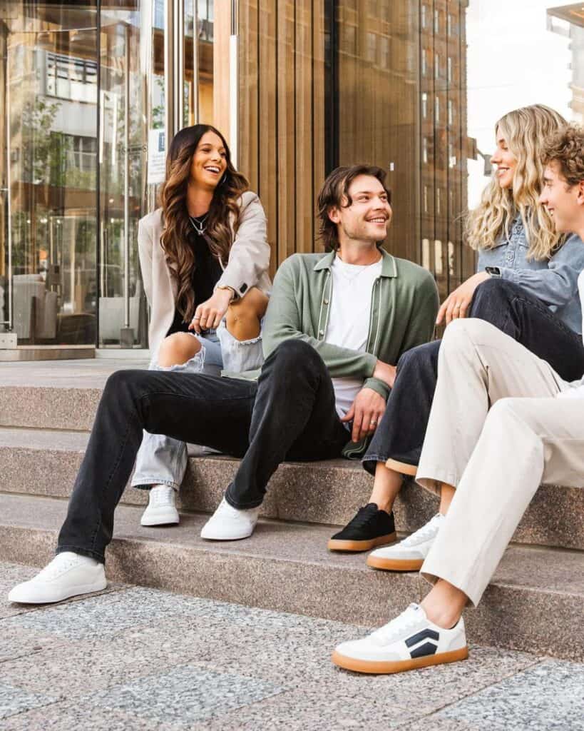 Splay barefoot shoes with wide toe box and flexible minimalist sole