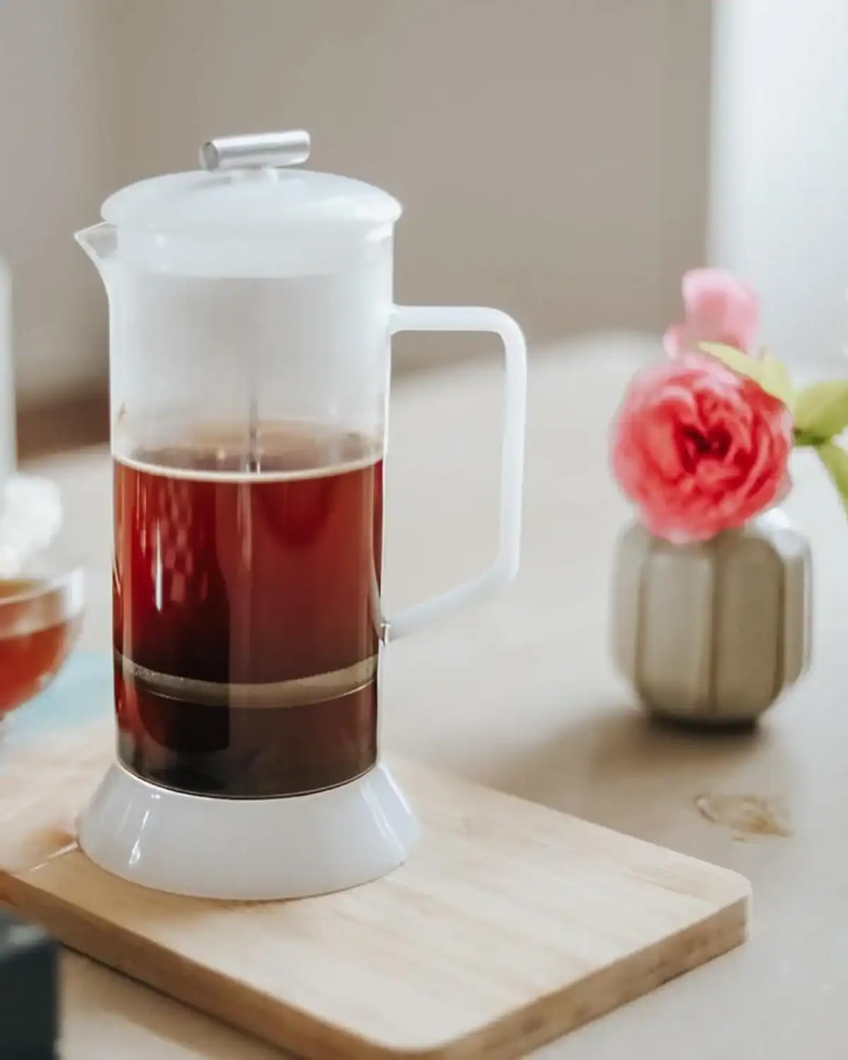 Teabloom glass tea press made from borosilicate glass and stainless steel, plastic-free sustainable tea gift for Mom.