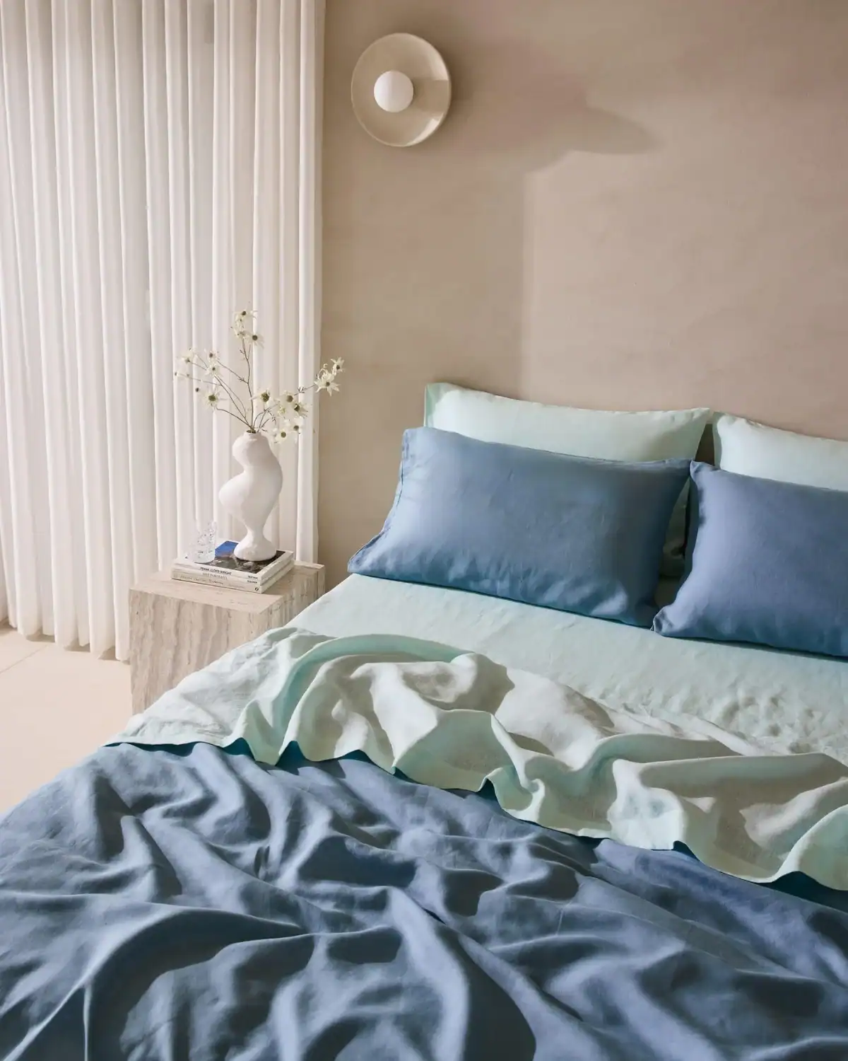 Bed Threads French flax linen bedding made in ethical factories, OEKO-TEX certified and carbon neutral.