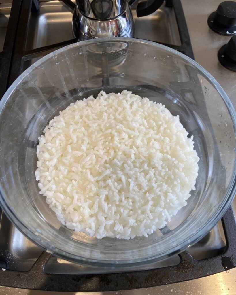 Fully cooked white rice in borosilicate glass microwave dish