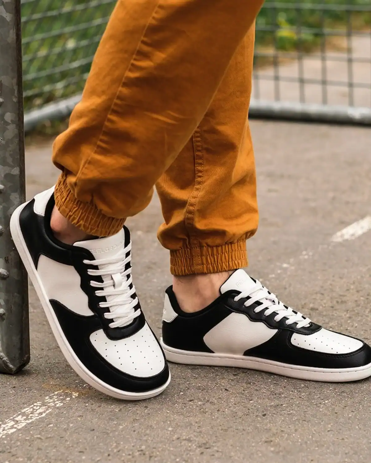 Feelgrounds barefoot shoes with wide toe box and zero-drop sole designed for natural foot movement and everyday wear.