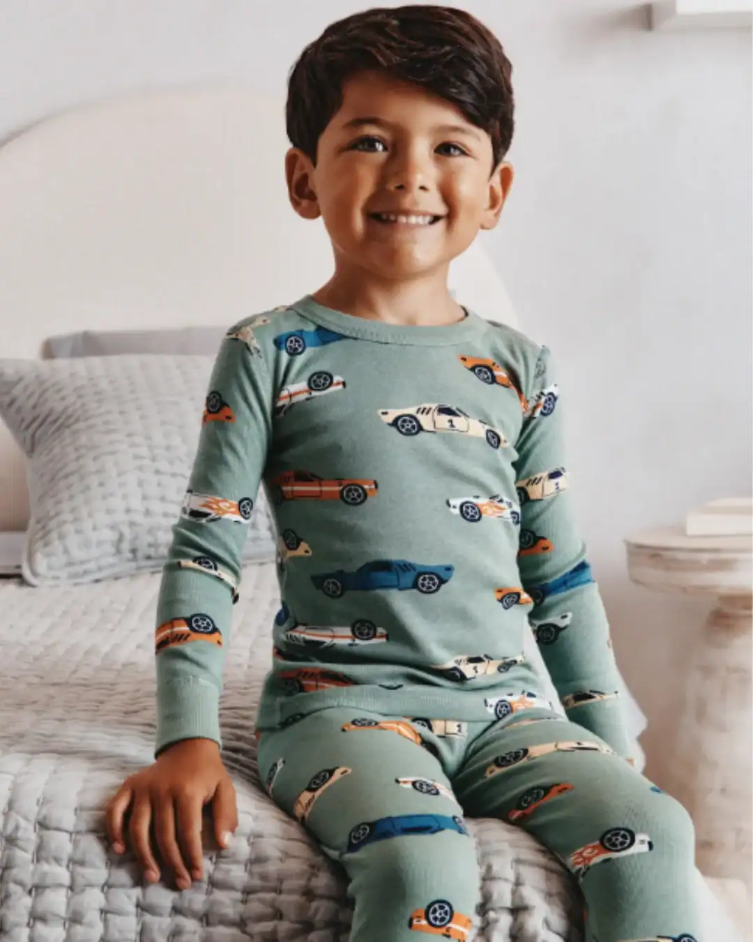 Organic cotton kids pajamas, soft and non-toxic.