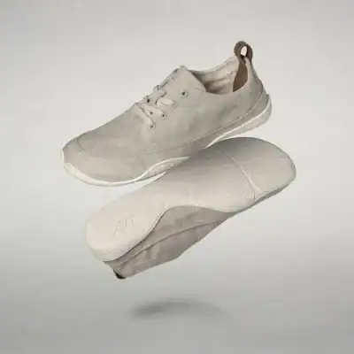 Minimalist Wildling Shoes Lelin barefoot sneakers made from natural linen with a flexible, thin sole for natural foot movement.