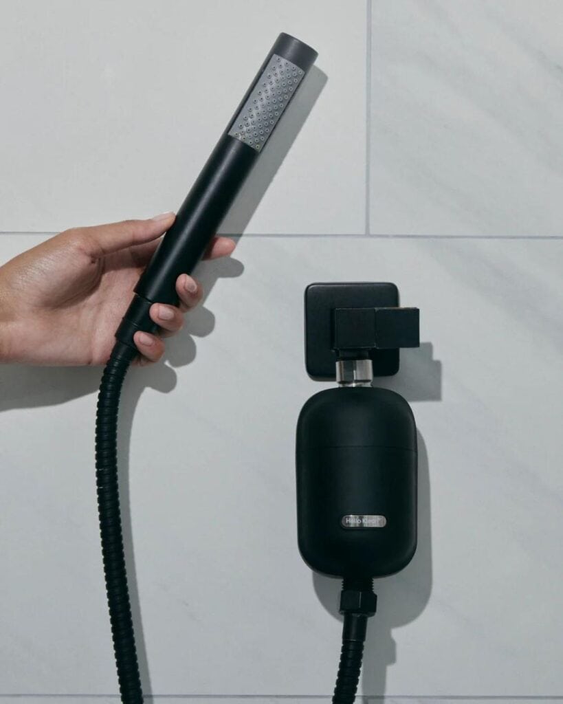 Hello Klean shower filter designed to help reduce hard water minerals that affect hair and skin.