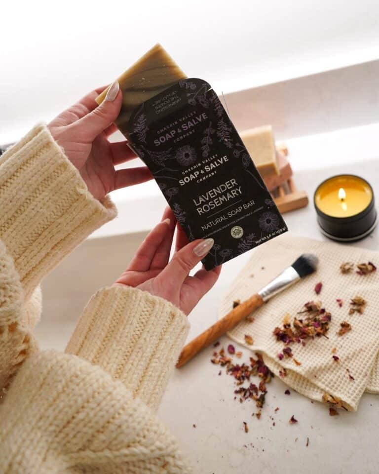 Best non-toxic bar soaps, safe soap without synthetic fragrance or harsh ingredients.