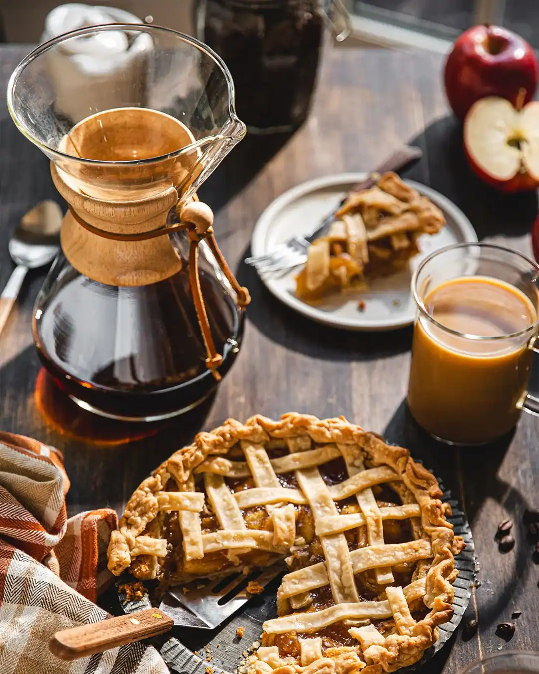 Chemex glass pour-over coffee maker with fully plastic-free non-toxic brewing design.