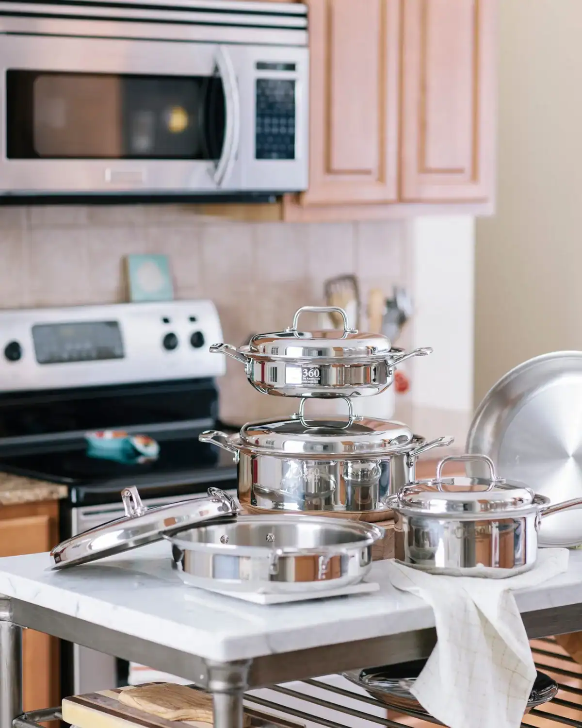 360 Cookware stainless steel cookware made in the USA with vapor cooking capabilities and no non-stick coating.