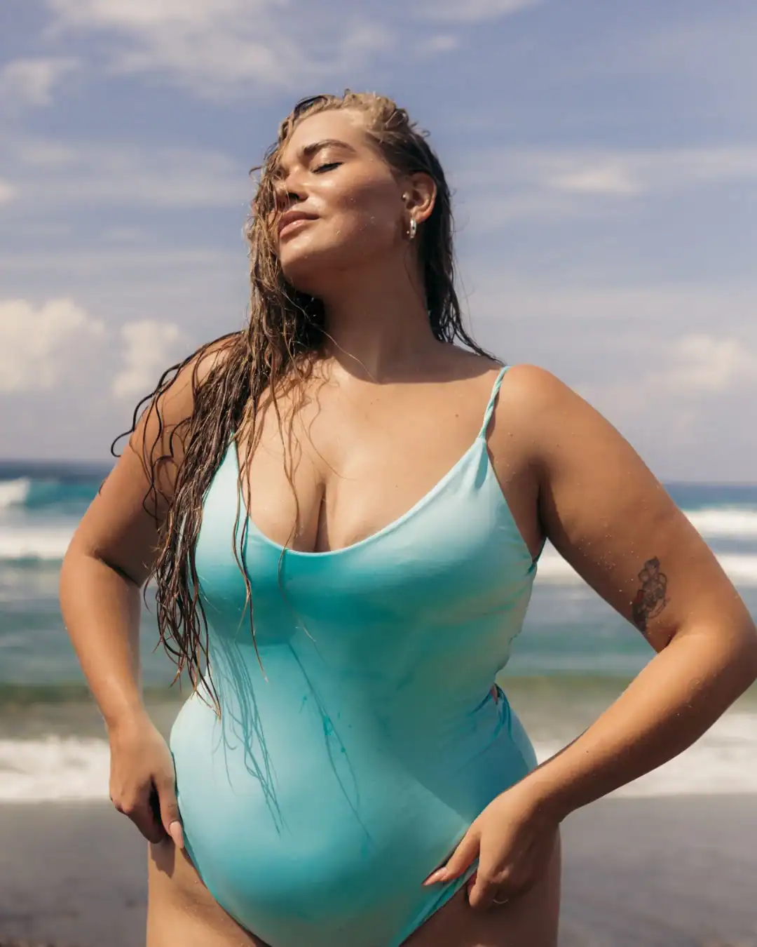 Londre Bodywear plus size sustainable swimwear with sculpting fit made from OEKO TEX certified recycled materials.