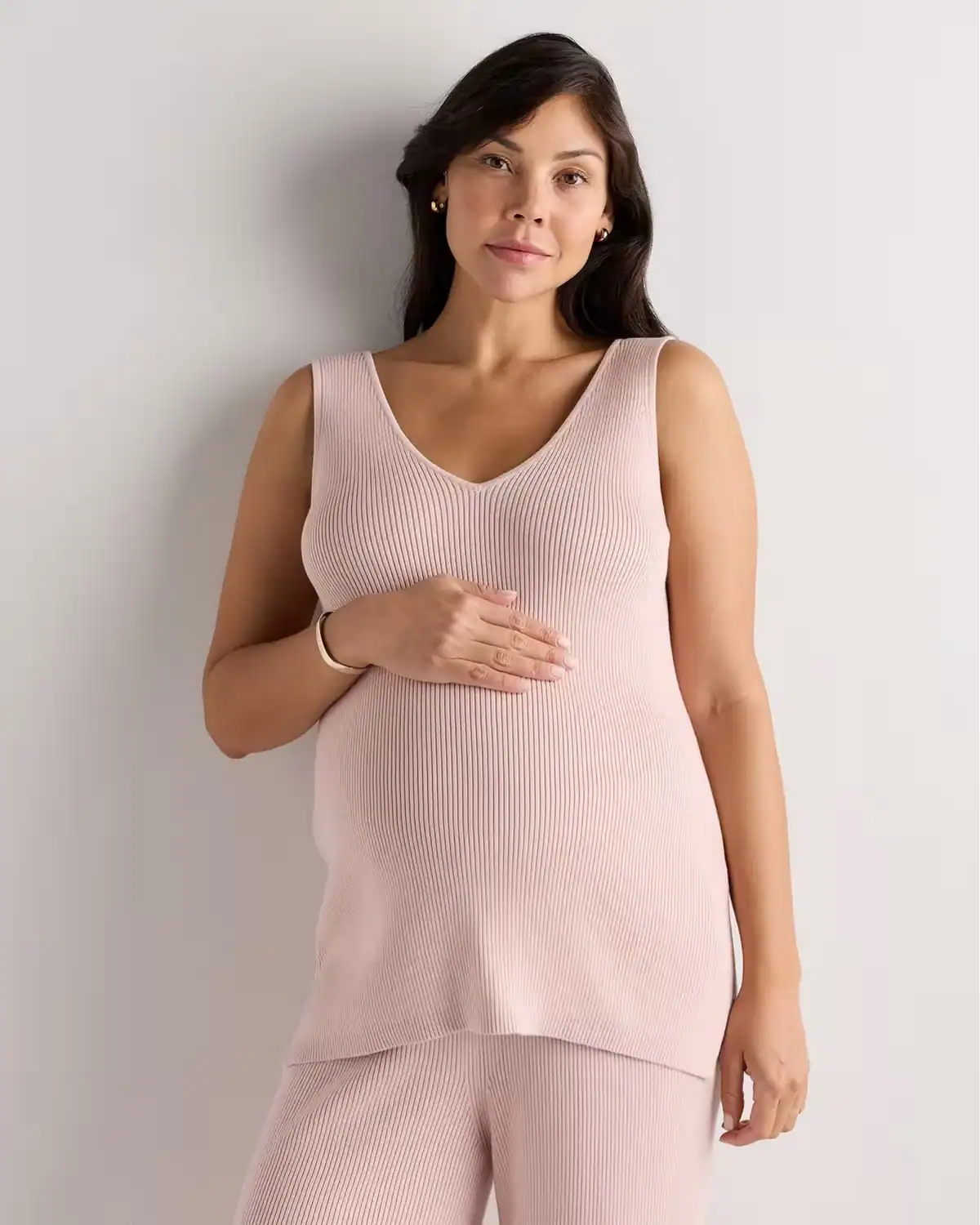 Quince organic maternity clothing made with organic cotton and European linen for breathable non-toxic pregnancy essentials.