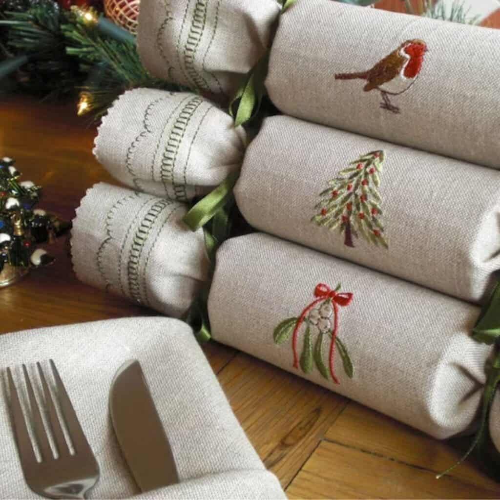 Reusable fabric Christmas crackers for a low-waste, non-toxic Christmas celebration.